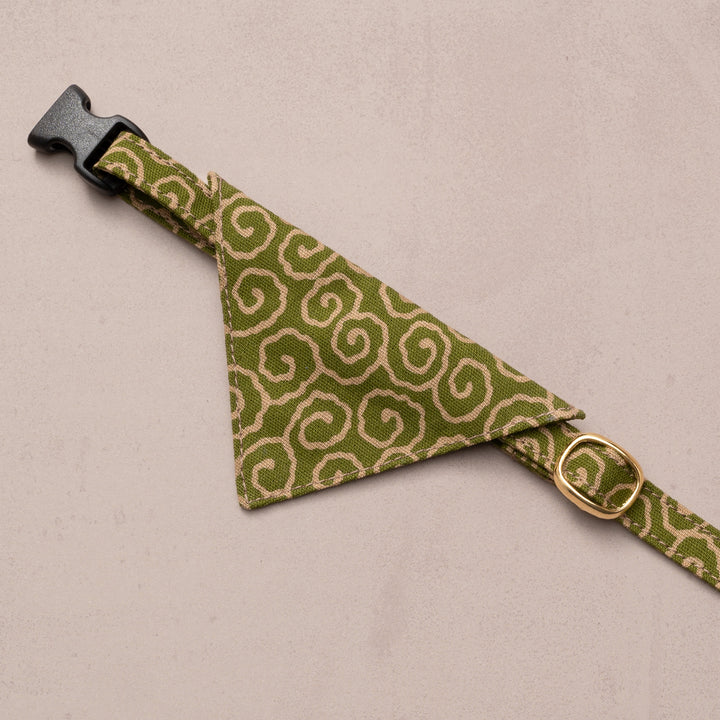 バンダナ付き猫首輪 唐草うずまき 緑