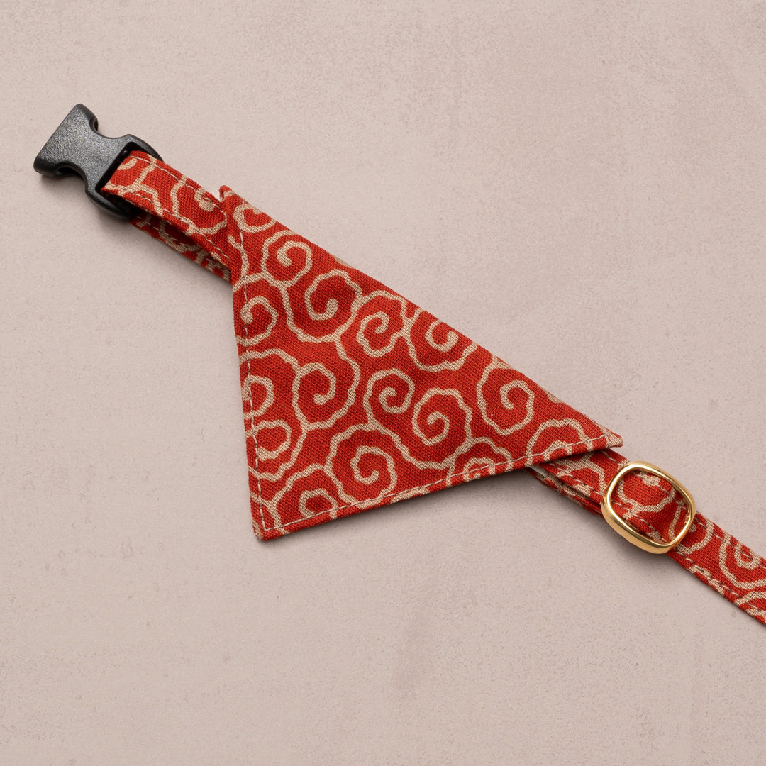 バンダナ付き猫首輪 唐草うずまき 赤