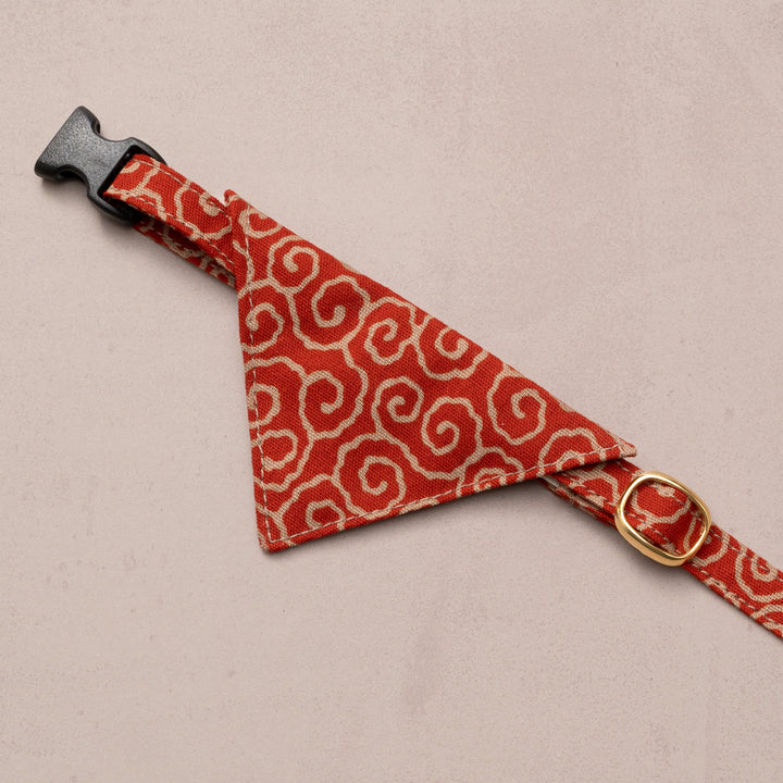 バンダナ付き猫首輪 唐草うずまき 赤