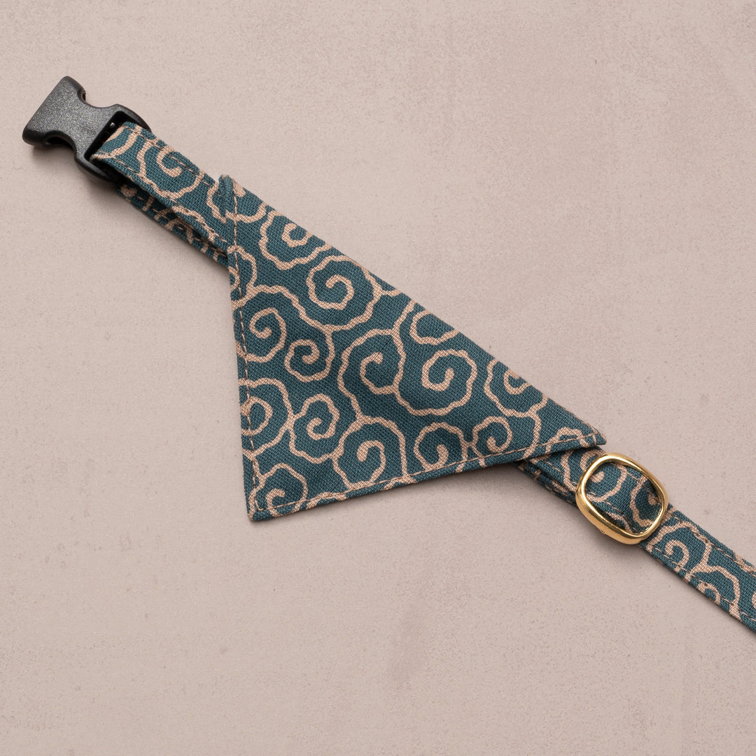 バンダナ付き猫首輪 唐草うずまき 青緑