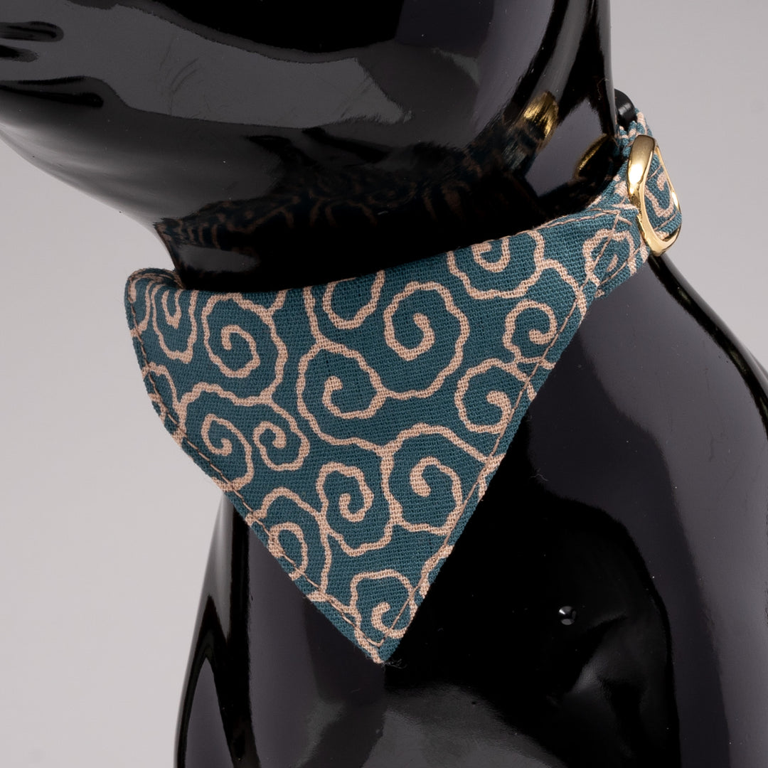 バンダナ付き猫首輪 唐草うずまき 青緑