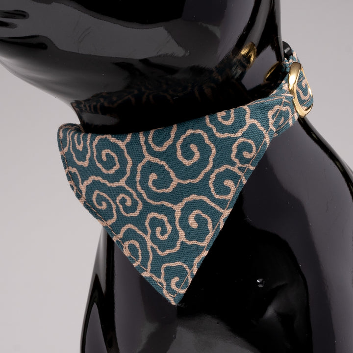 バンダナ付き猫首輪 唐草うずまき 青緑