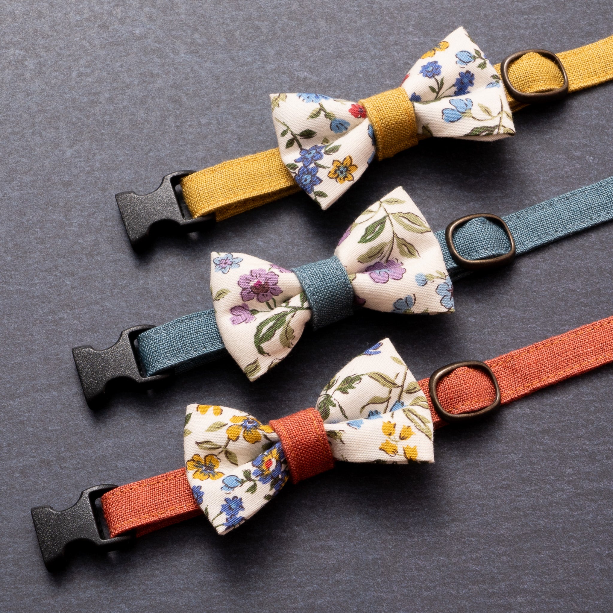 リボン付き猫首輪 フルラージュ＆ベルギーリネン ブルー×カラシ｜ぽぽ