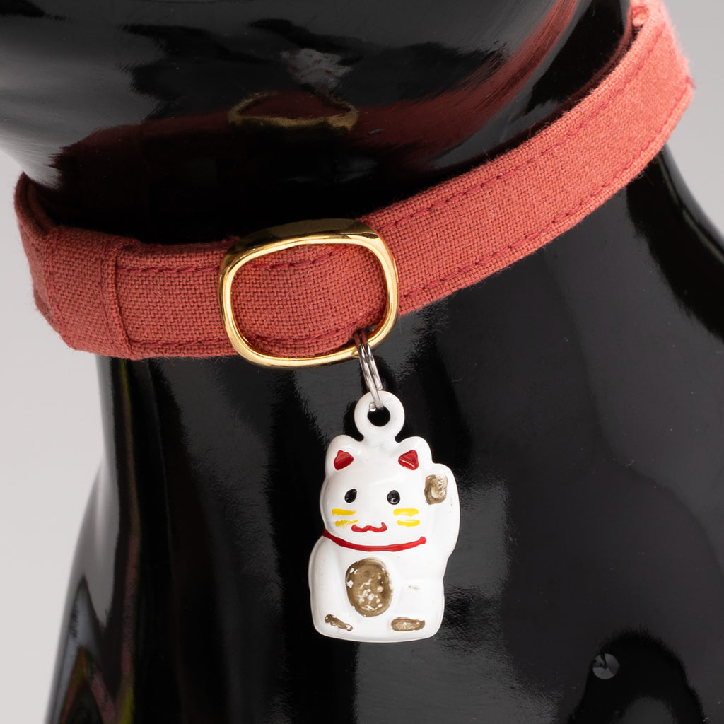 幸運の招き猫　鈴猫3 鈴子 招き猫｜丸型｜缶－製品情報｜日東産業株式会社－お茶缶