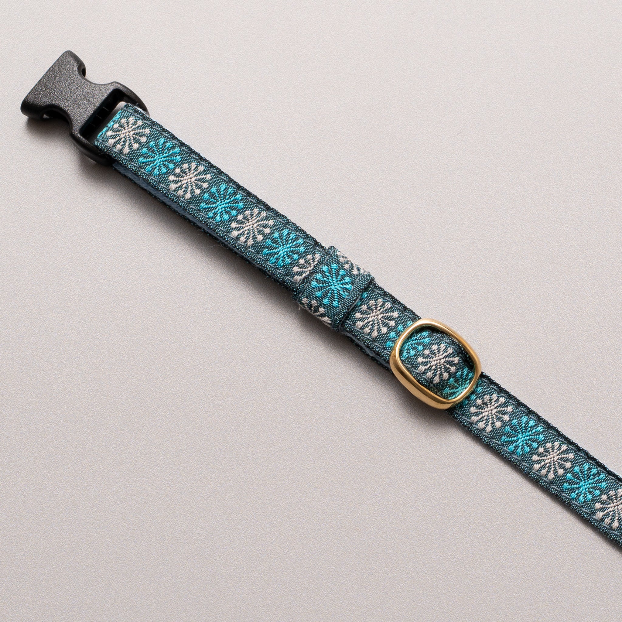 チロル猫首輪 Kafka フラッフ 05ブルーグリーン｜ぽぽねこ公式