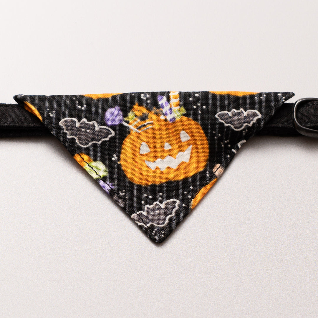 バンダナ付き猫首輪　ハロウィン　トリックオアトリート／ブラック（蓄光タイプ）