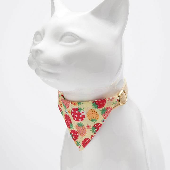 バンダナ付き猫首輪　いちご　イエロー×花葉