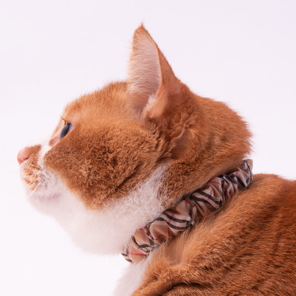 シュシュ猫首輪 タータンチェック トレンチベージュ｜ぽぽねこ公式